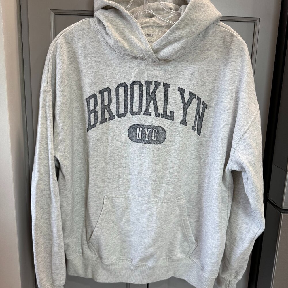 Hollister Brooklyn NYC Hoodie in Grey, Size Small